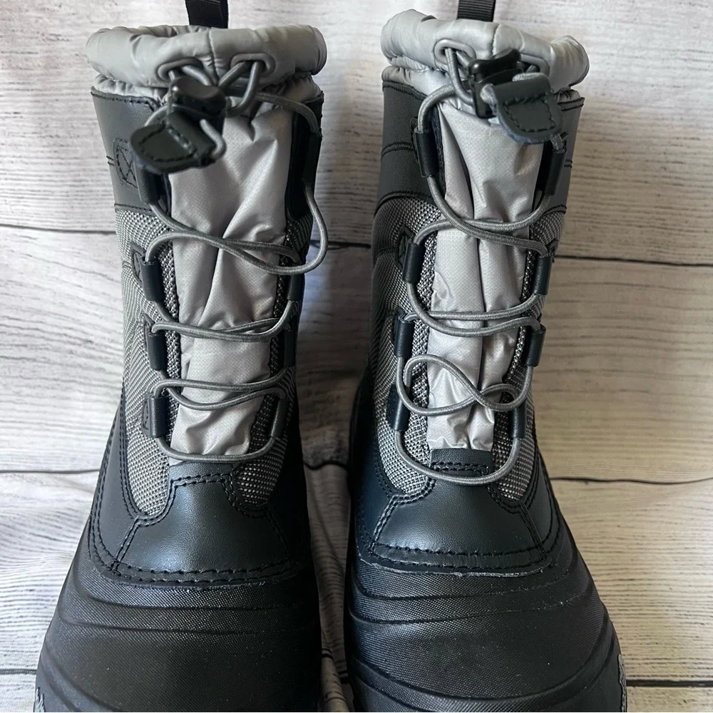 The North Face Alpenglow IV Boots Black YOUTH Size 4